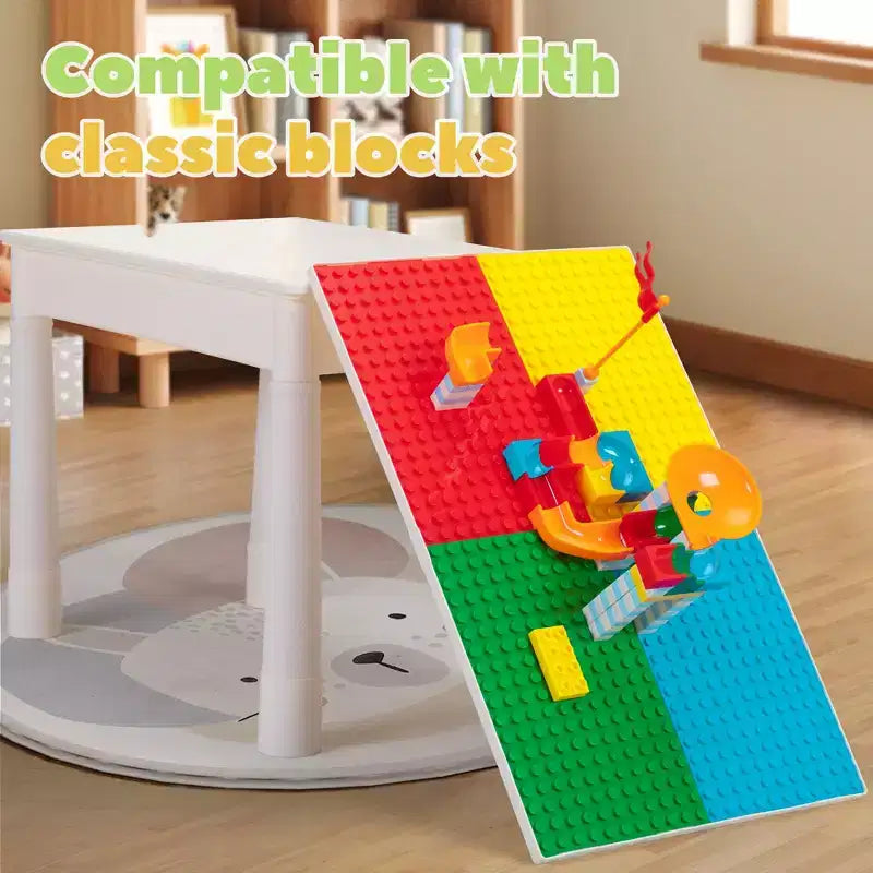 Table d'activités pour enfants avec 2 chaises et 100 blocs XL, compatible avec les blocs classiques, table d'eau/sable et de construction pour tout-petits (couleurs primaires)