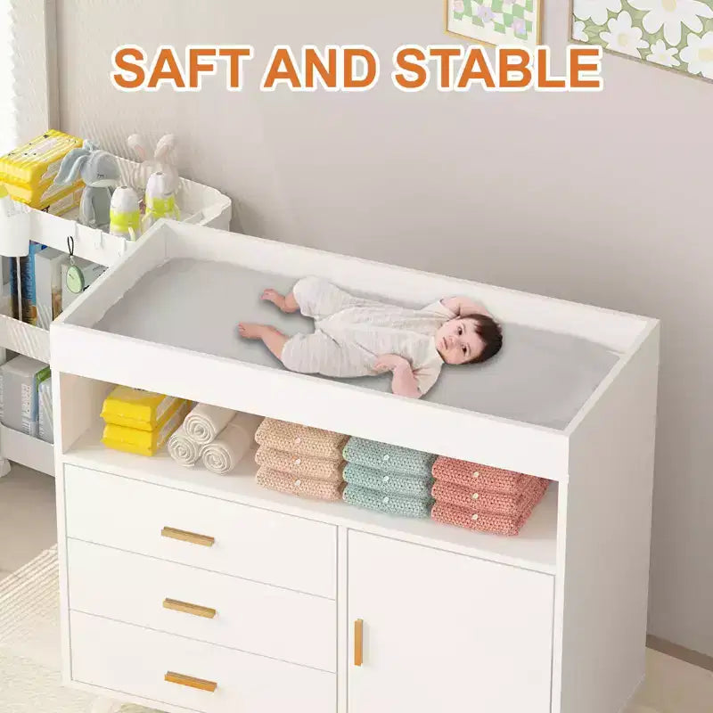 Table à langer commode, commode à 3 tiroirs avec matelas amovible et station de lange en bois pour chambre de bébé