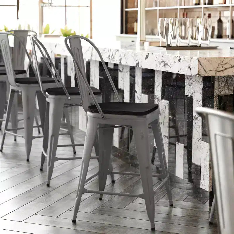 Tabouret de comptoir intérieur Lincoln de 61 cm de haut avec dossier et assise en bois de polyrésine
